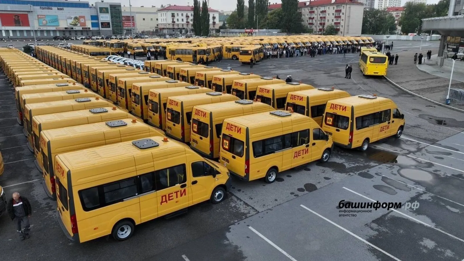 Школы Караидельского района получили новые автобусы