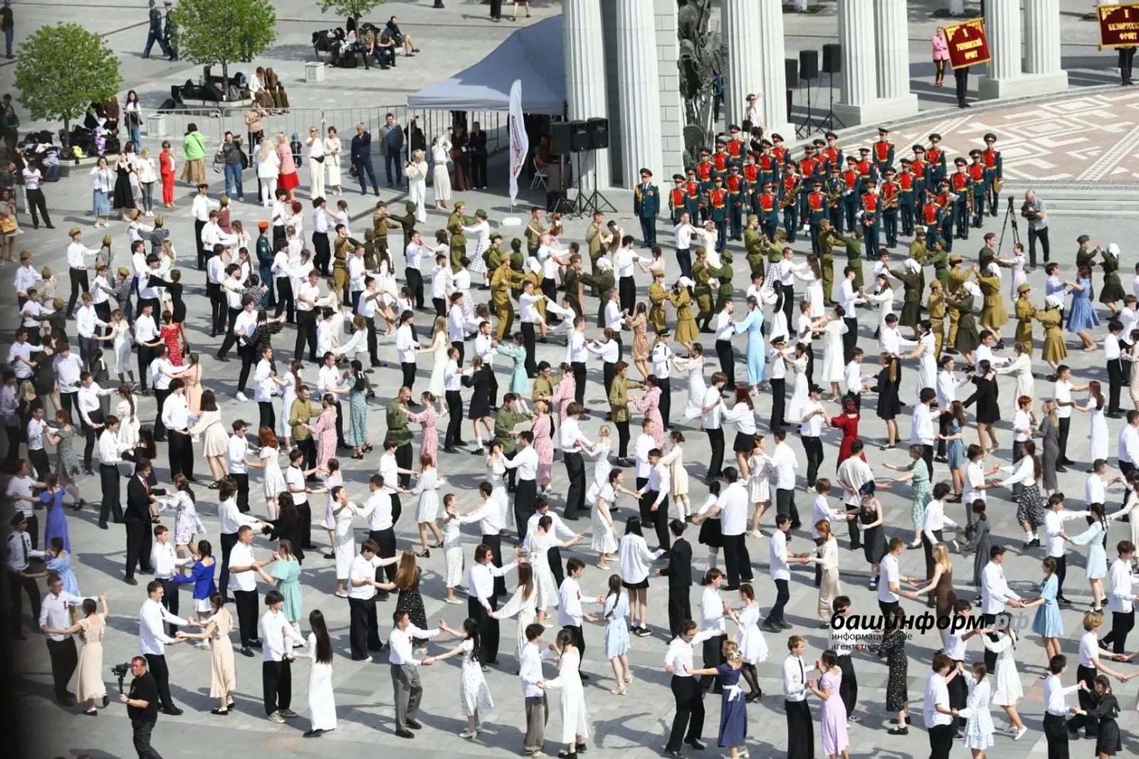 В Уфе на Советской площади в третий раз прошёл «Вальс Победы»