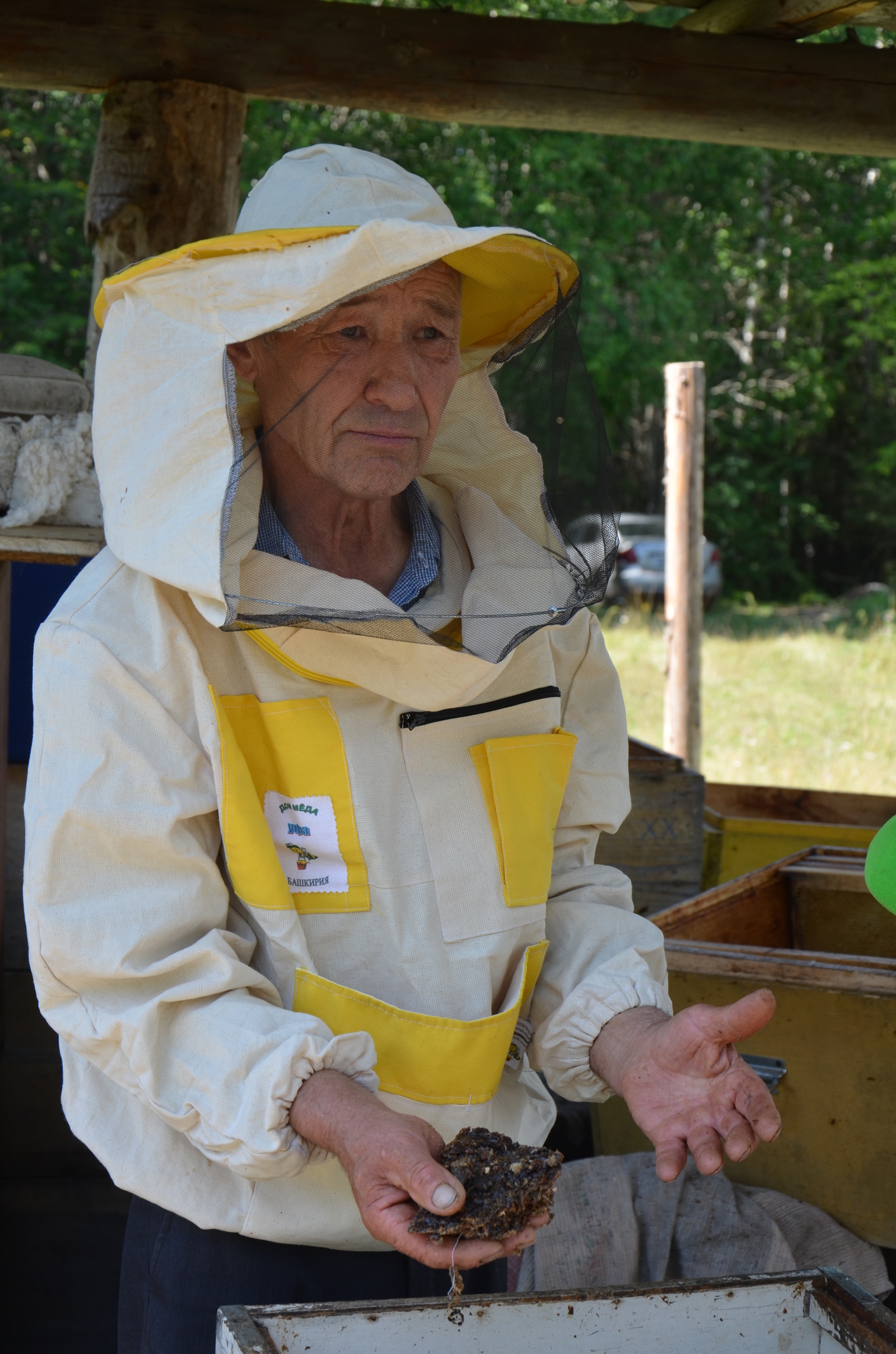Семья Дмитриевых из с.Артакуль Караидельского района о пчеловодстве знает все и даже больше
