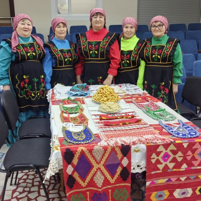 Ҡариҙелдәр хазинаның серҙәрен өйрәнә