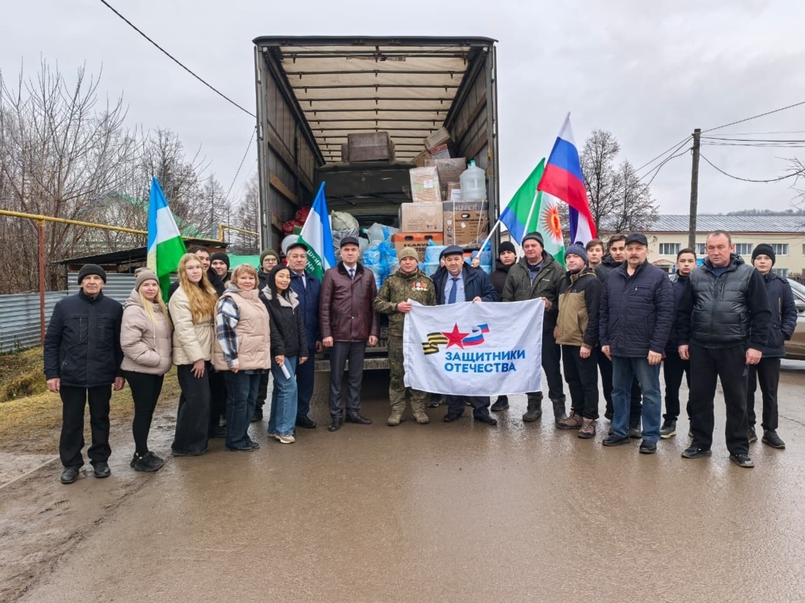 Священнослужители привезли посылки к Новому году в зону СВО
