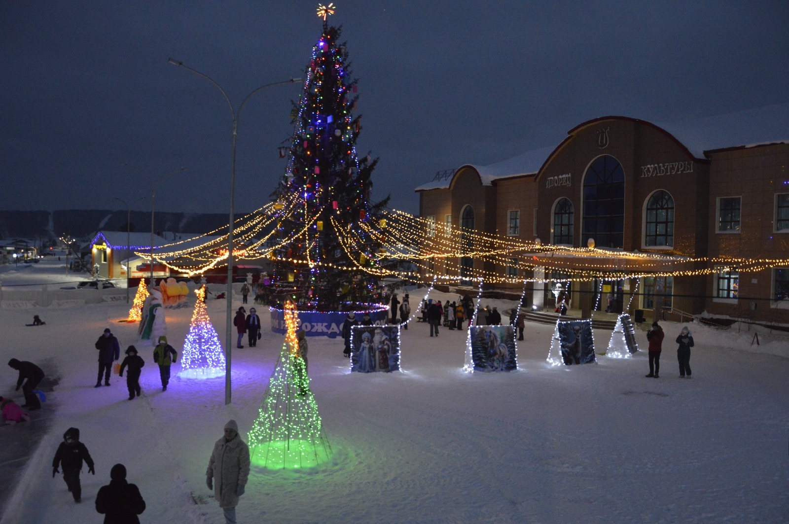 Марат Буляков Караидельский ИЦ  В Караидельском районе открыли ледяной городок