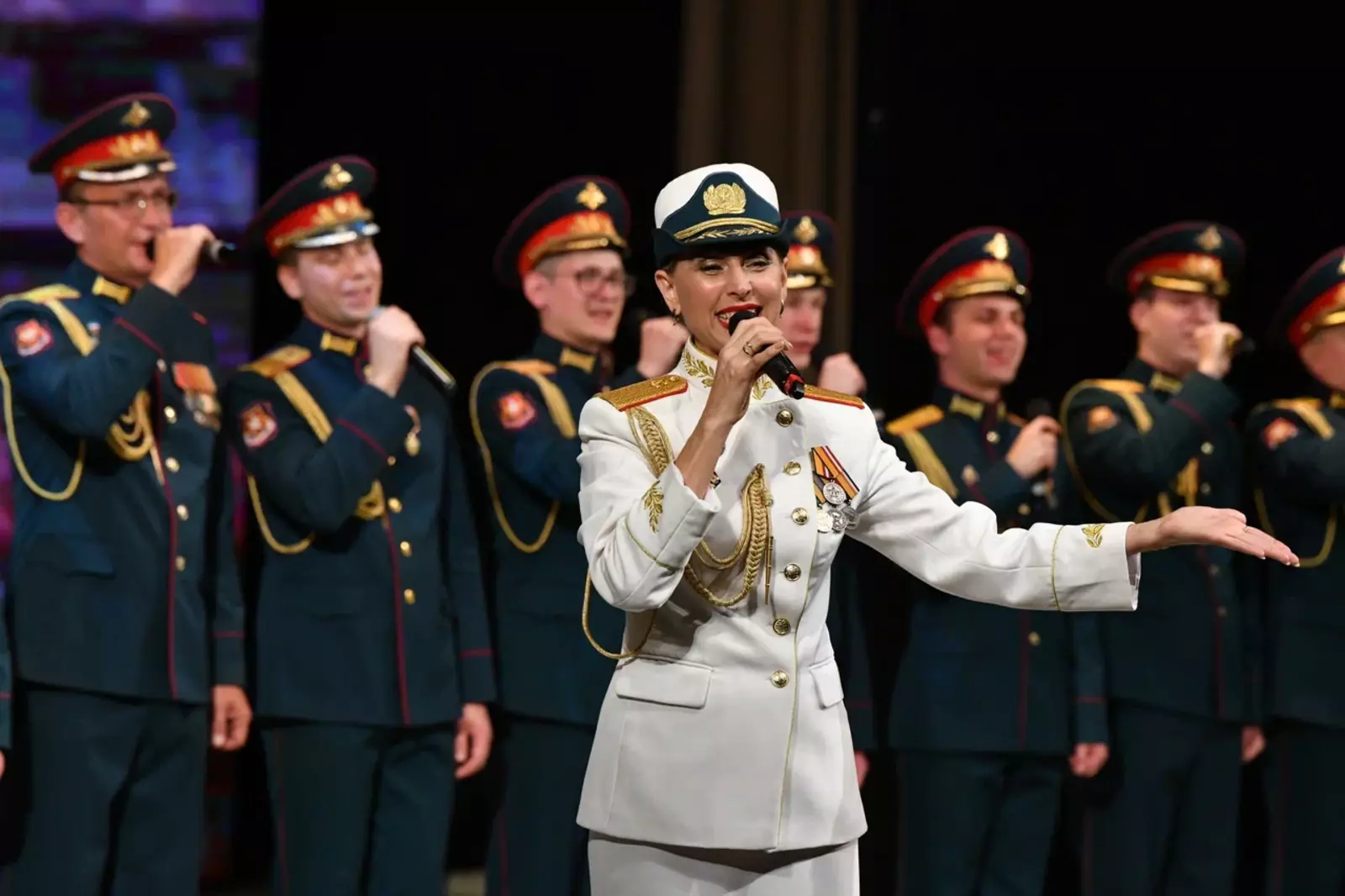 Солистка военного ансамбля сразу после концерта отправится в зону СВО